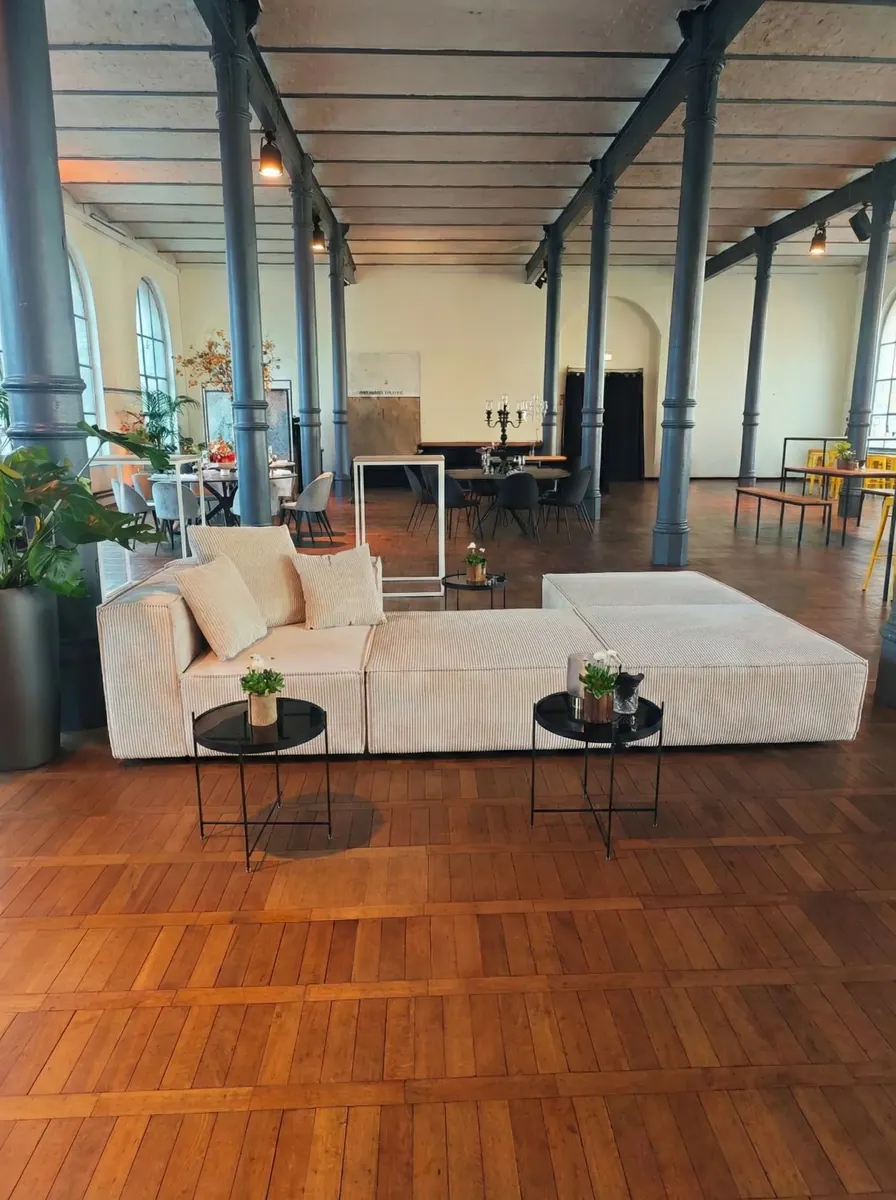 Lounge Hocker Ansicht 2