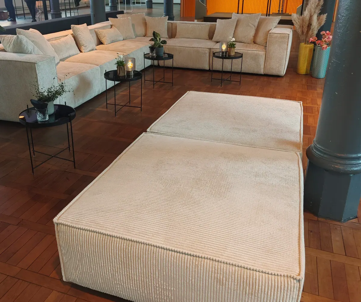 Lounge Hocker Ansicht 3