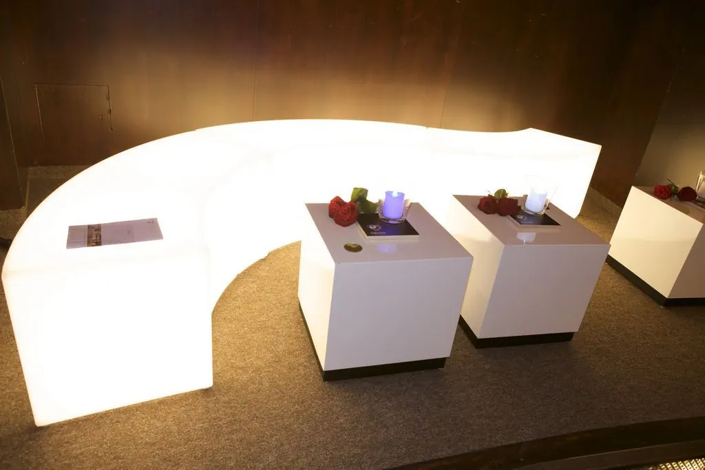 Sitzbank Snake T43 mit LED Akku Lichteinheit Ansicht 2
