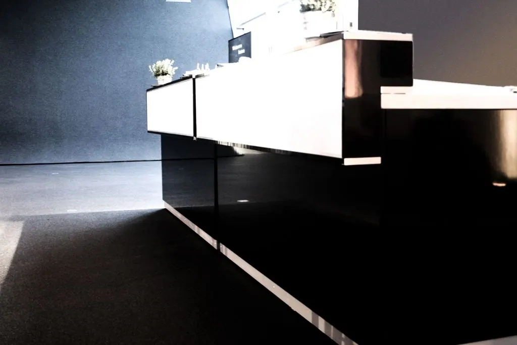 Theke T83 mit Deckblatt CNS Ansicht 5