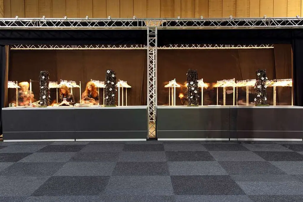 Theke T70 mit Deckblatt CNS Ansicht 2
