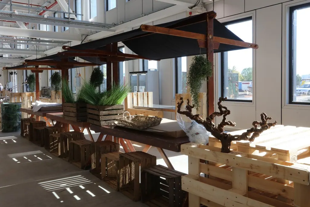 Marktstand aus Holz mit Plane Ansicht 2