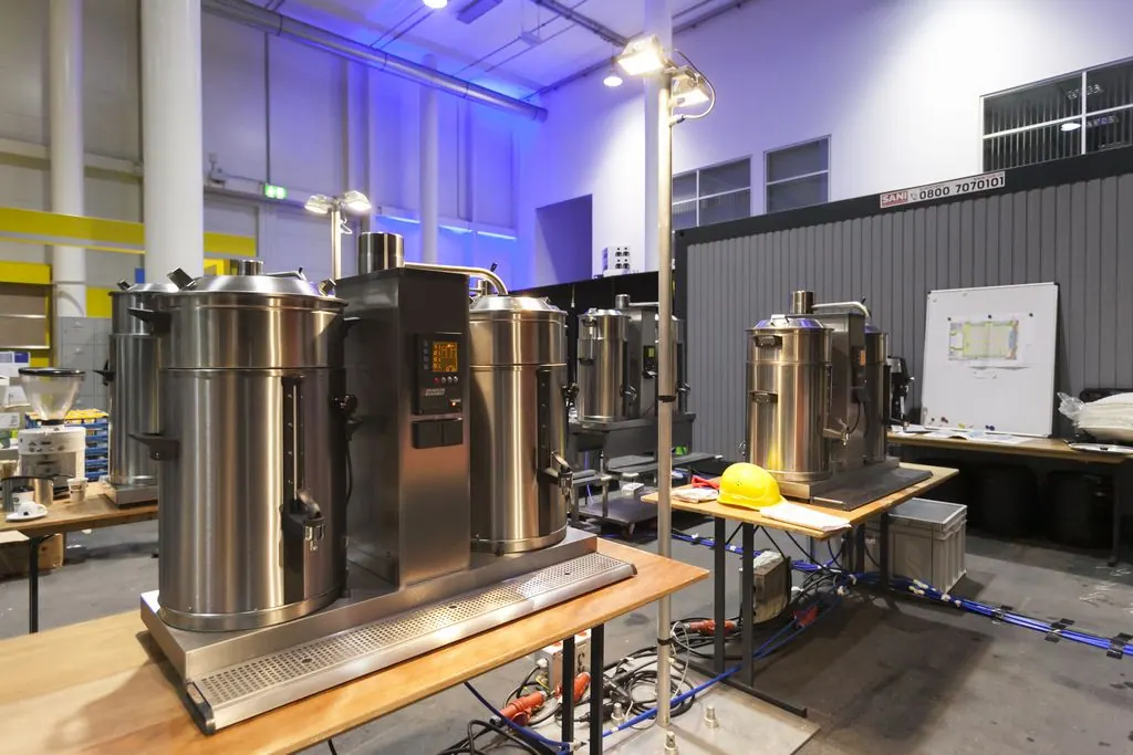 Kaffeeanlage " E" mit 2 Containern 20 ltr 400V/9,3kW/16A Ansicht 3