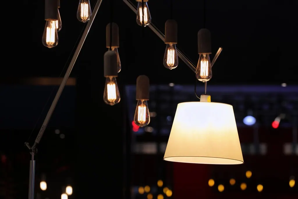 Stehleuchte Tolomeo Mega Terra mit Lampenschirm Ansicht 4