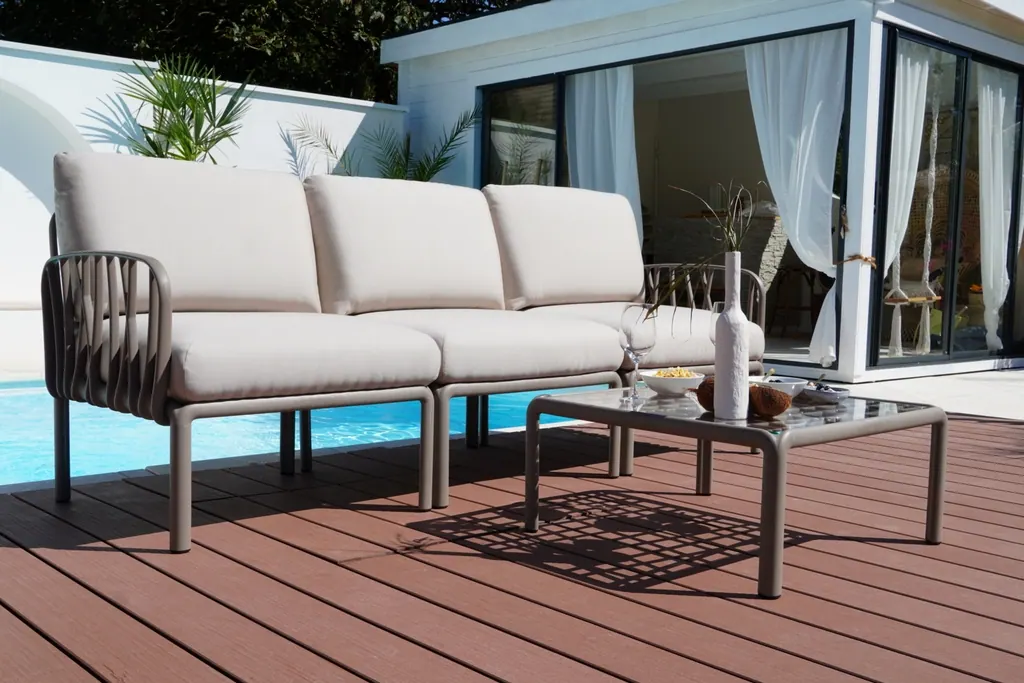 Loungetisch Komodo mit Glasplatte Ansicht 2
