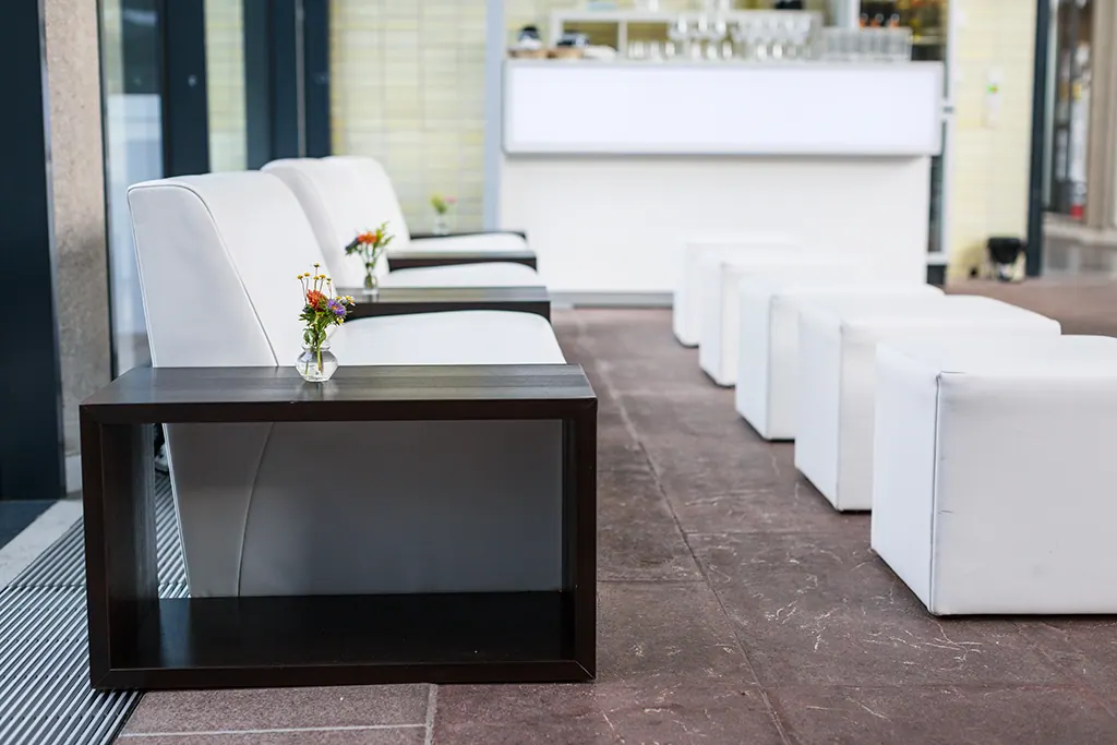 Lounge-Holztisch Ansicht 3