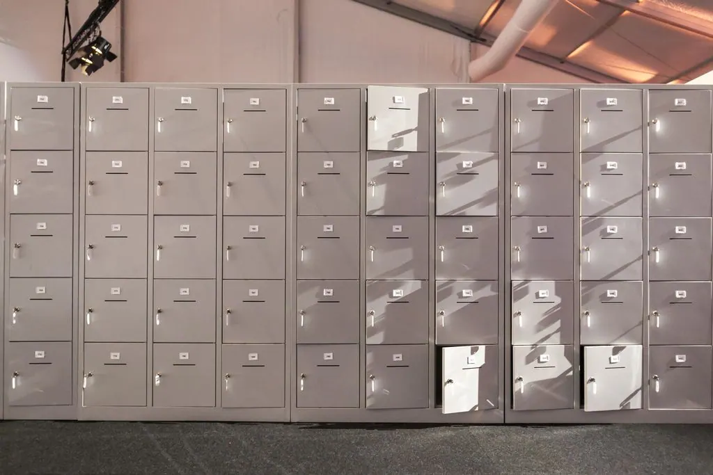 Garderobenschrank mit 10 Schließfächern Stahl Ansicht 4