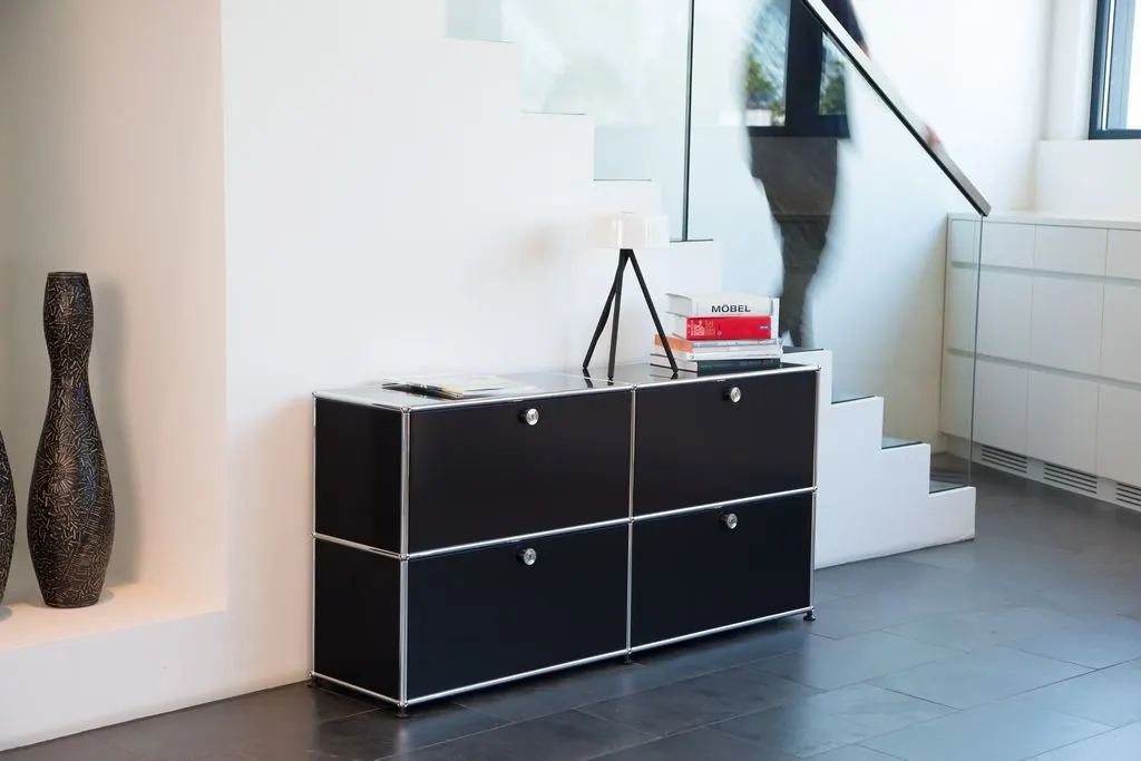 Sideboard USM Haller 4 Klapptüren mit 4 Keycards Ansicht 4