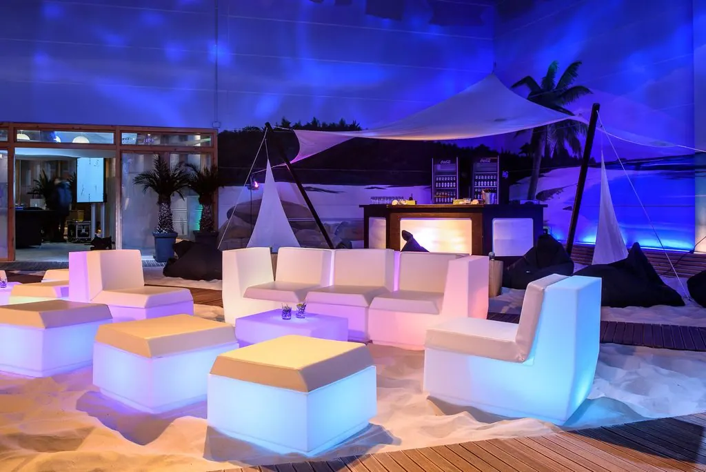 Corner-Chair Big Cut mit Kissen und LED-Lichteinheit Ansicht 4