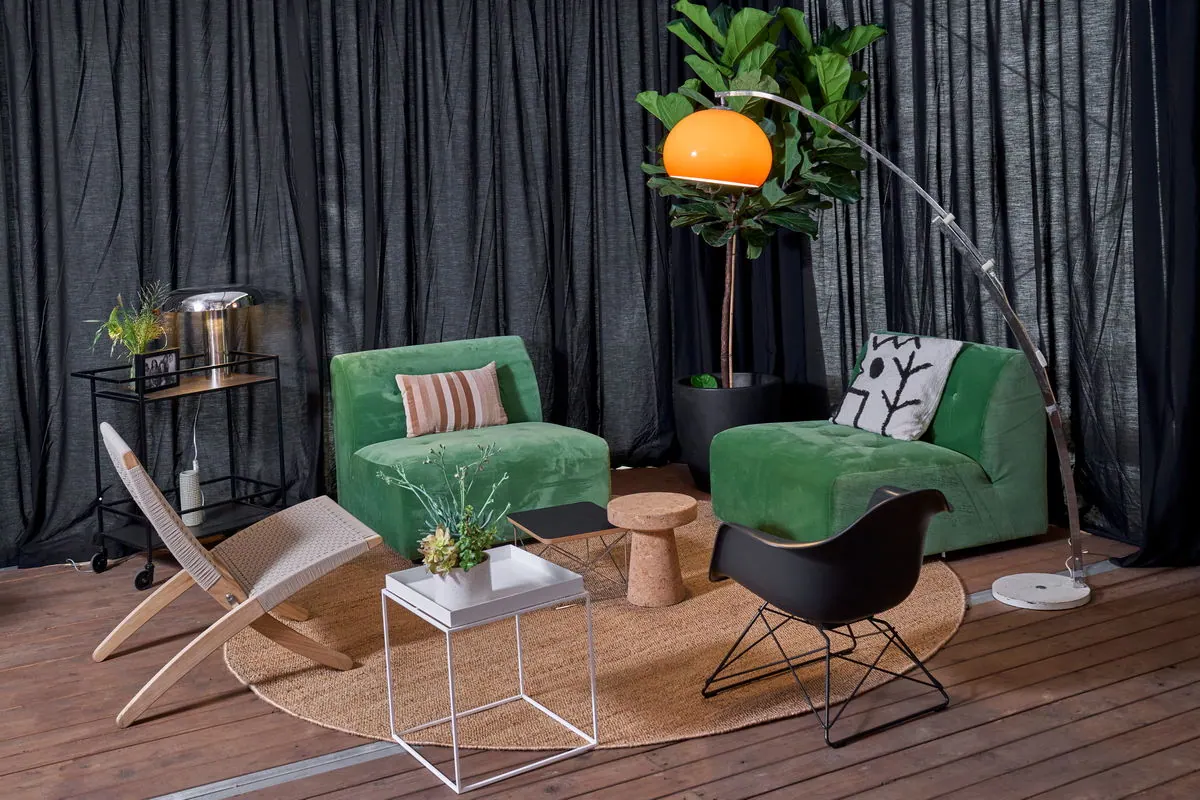 LAR Eames Plastic Loungechair schwarz Sitz Ansicht 3
