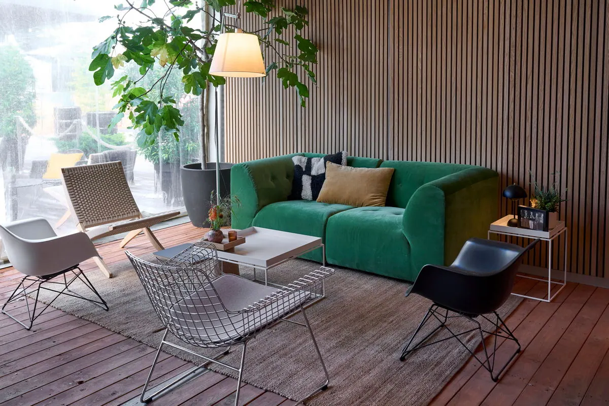 LAR Eames Plastic Loungechair schwarz Sitz Ansicht 3