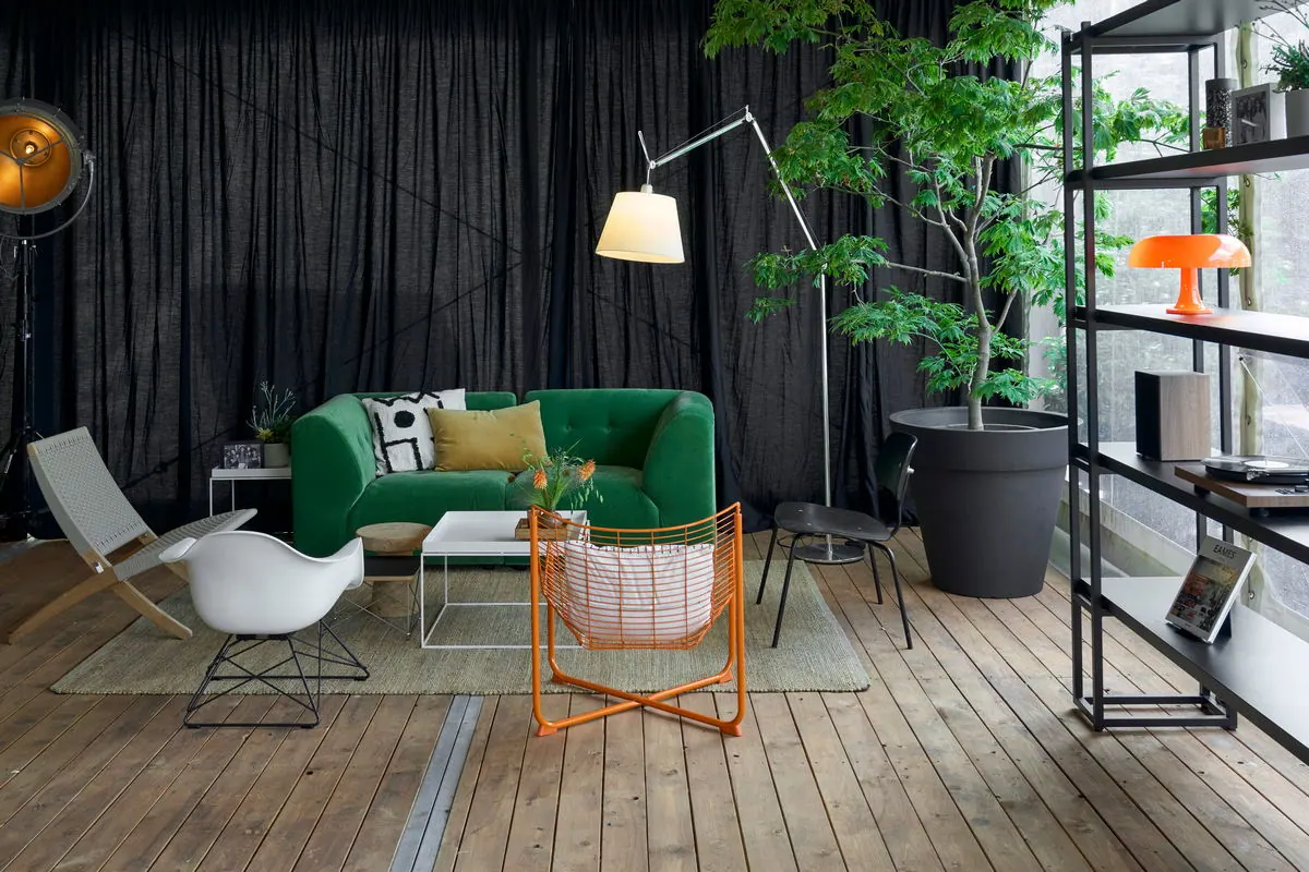 LAR Eames Plastic Loungechair schwarz Sitz Ansicht 4