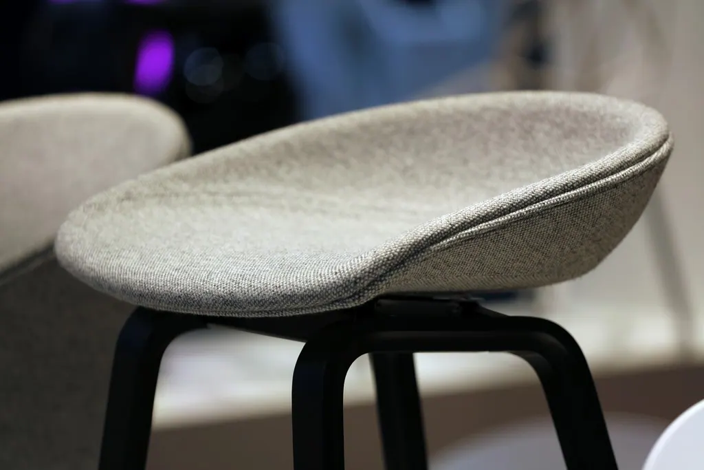 Barhocker About a Stool AAS 33 gepolstert grau/schwarz Ansicht 3