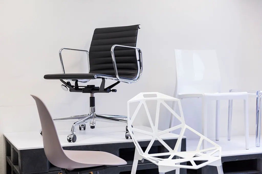 Aluminium Chair EA 117 drehbar mit Armlehnen Ansicht 2