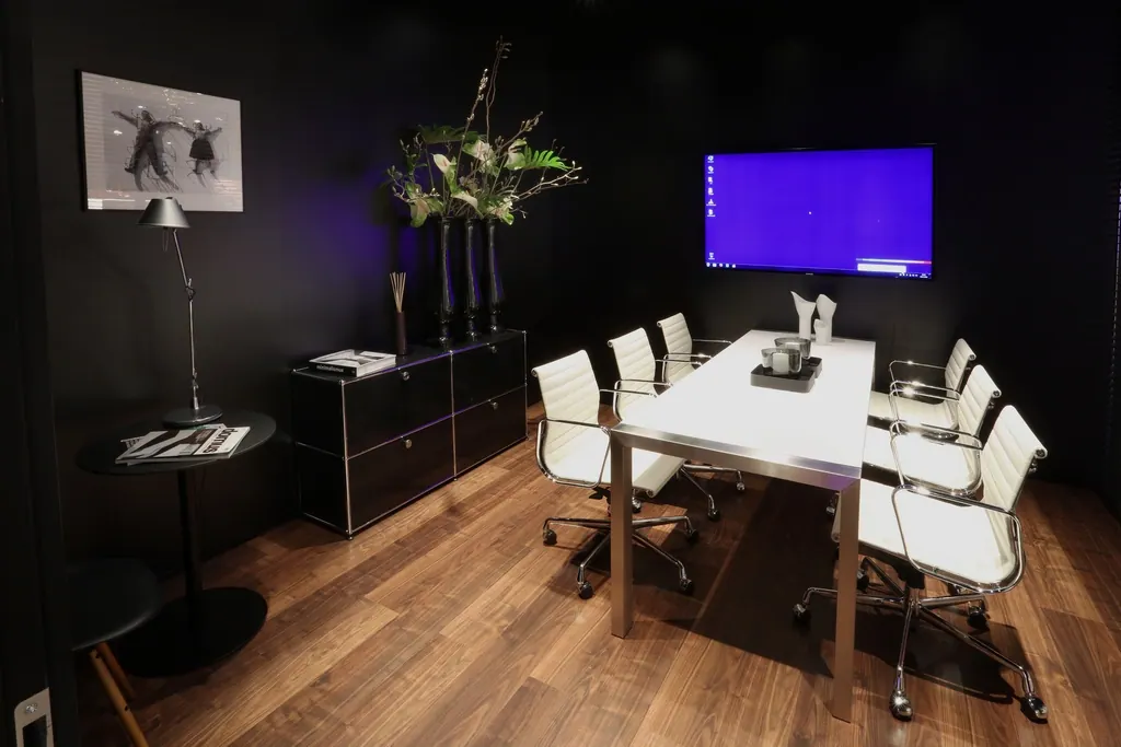 Aluminium Chair EA 117 drehbar mit Armlehnen Ansicht 5