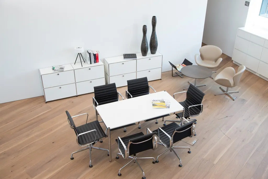 Aluminium Chair EA 108 drehbar mit Armlehnen Ansicht 2