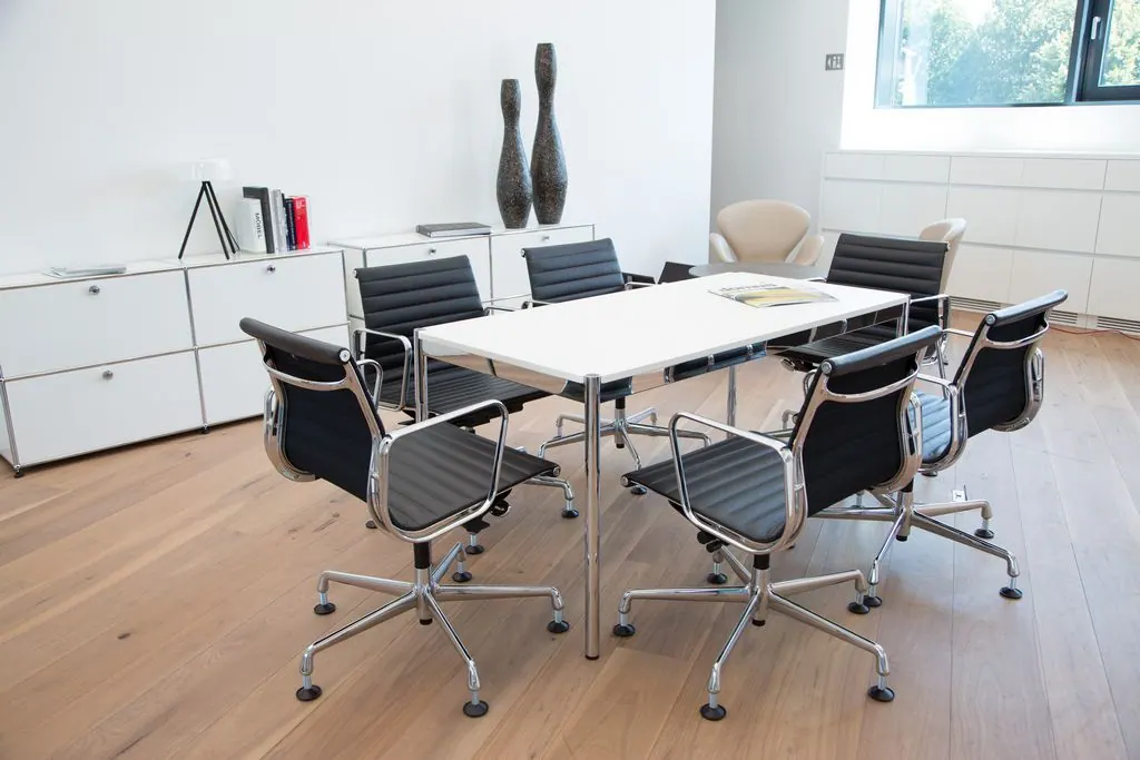 Aluminium Chair EA 108 drehbar mit Armlehnen Ansicht 4