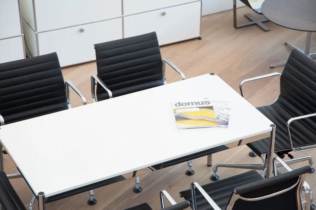 Aluminium Chair EA 108 drehbar mit Armlehnen Ansicht 5