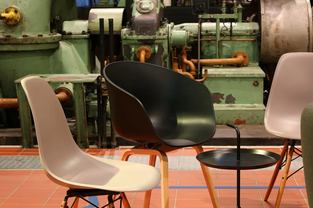 Armlehnstuhl About a Chair AAC 22 schwarz/eiche Ansicht 5