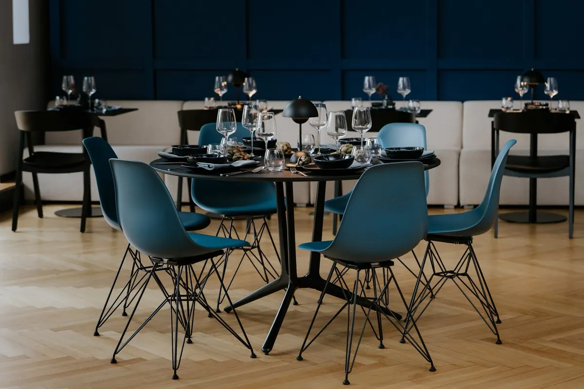 DSR Eames Plastic Chair schwarz Sitz Ansicht 3