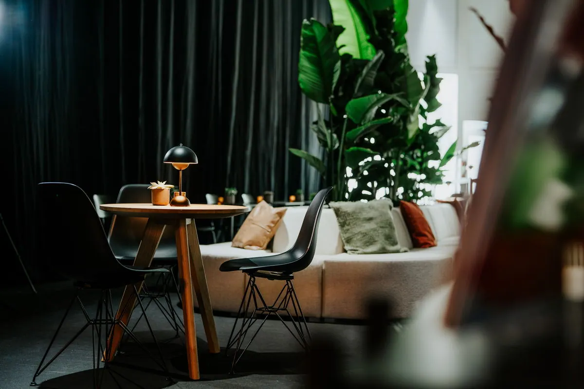 DSR Eames Plastic Chair schwarz Sitz Ansicht 5
