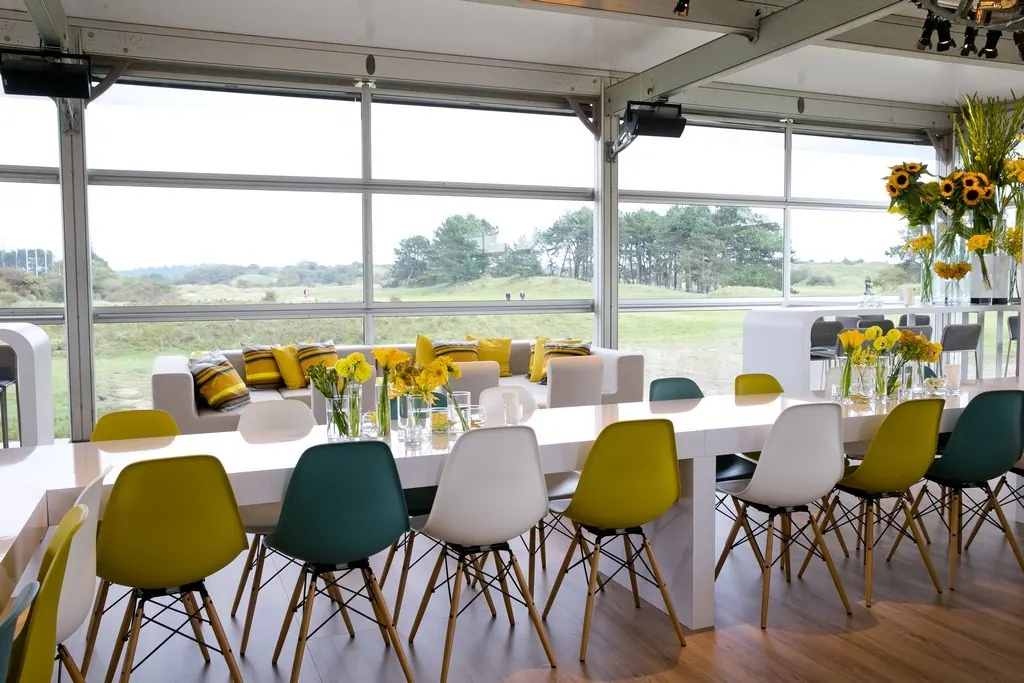 DSW Eames Plastic Chair Ahorn Sitz Ansicht 3