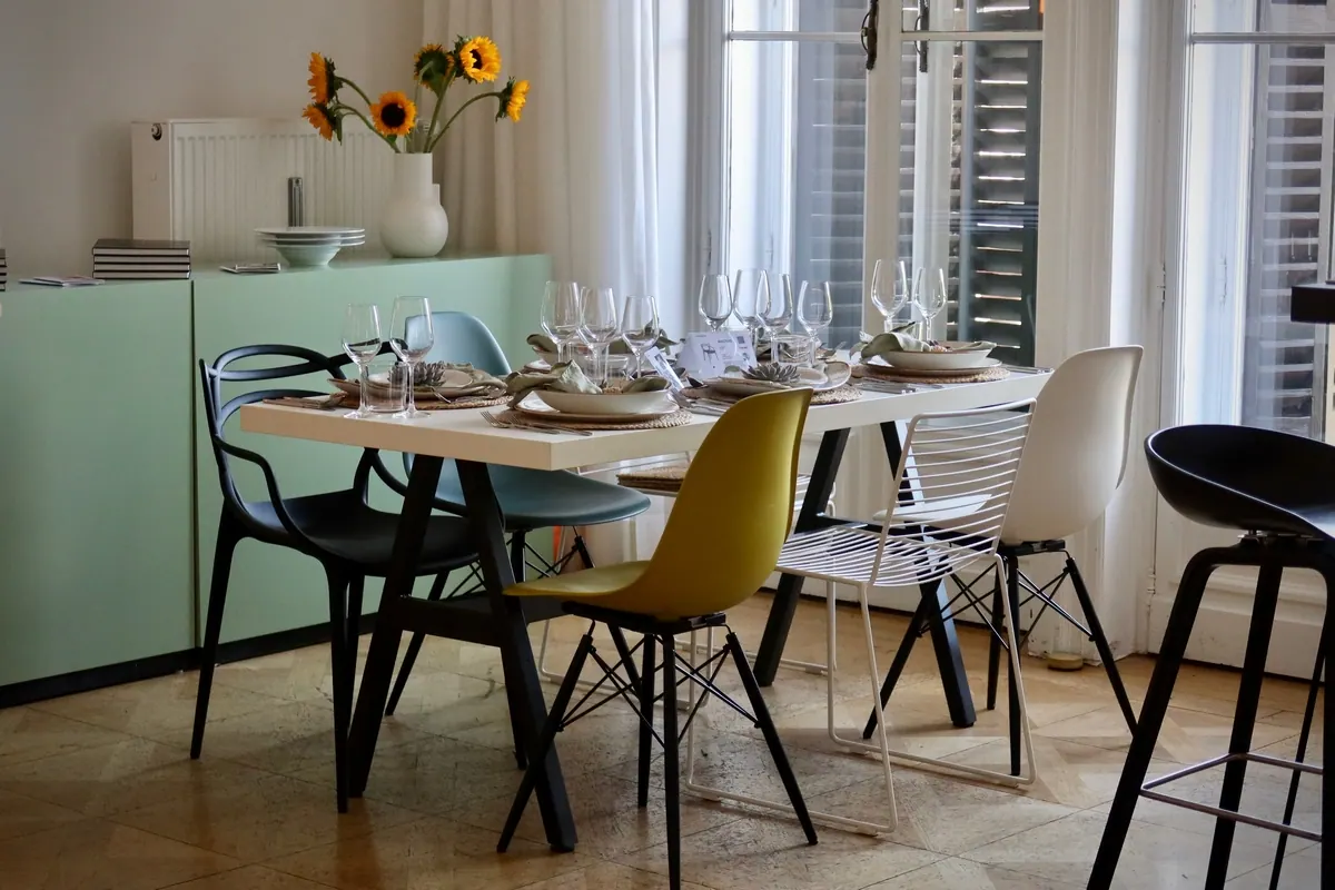 DSW Chair Ahorn schwarz Sitz Ansicht 5