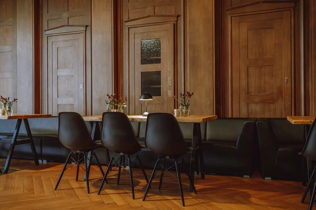DSW Chair Ahorn schwarz Sitz Ansicht 4