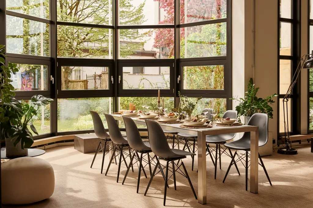 DSW Chair Ahorn schwarz Sitz Ansicht 5