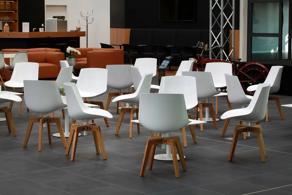 Flow Chair 4-Fuß Sitzschale drehbar Ansicht 2