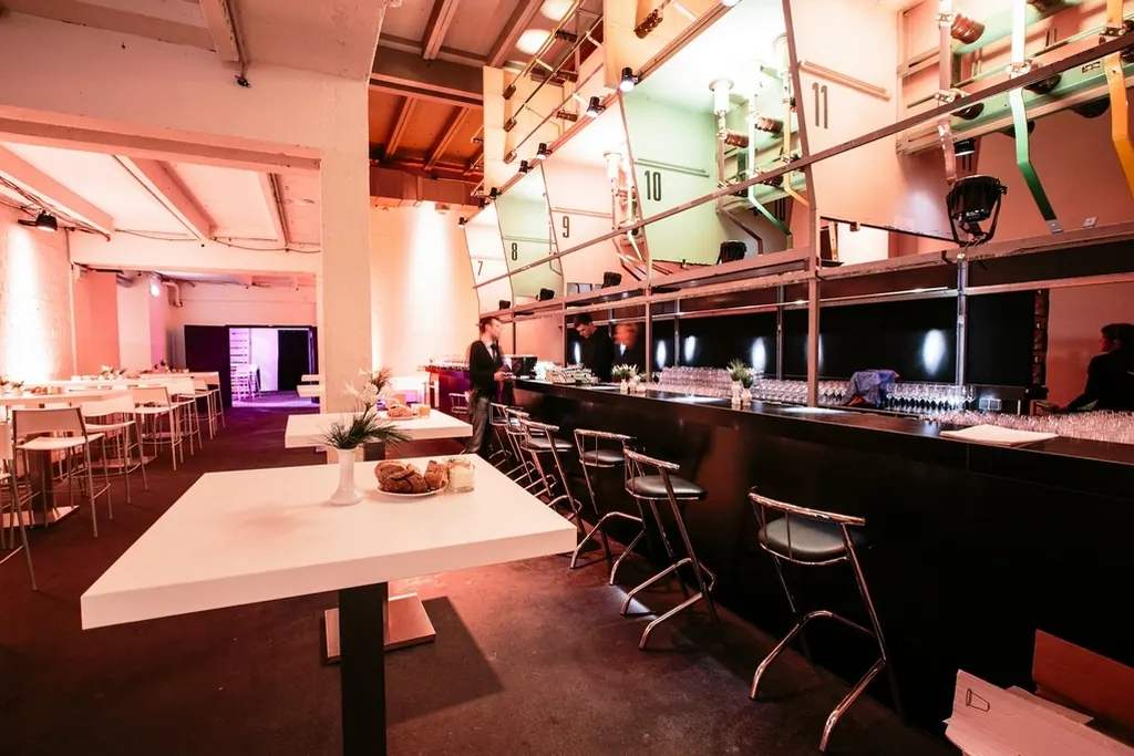 Barhocker Monaco verchromt mit Sitz Kunstleder Ansicht 2