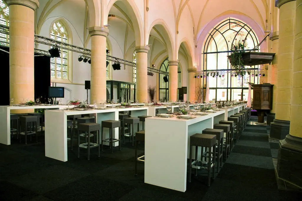 Barhocker Saba aus flachem Kunststoffgeflecht Ansicht 2