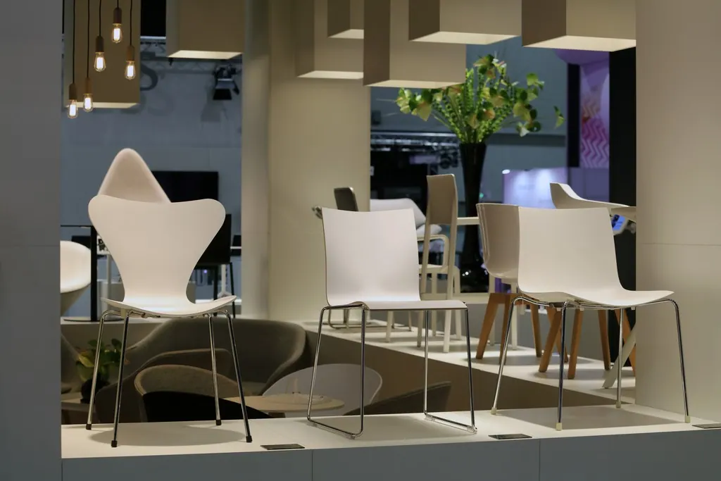 Stuhl Serie 7™ Holzmaserung, Gestell verchromt Ansicht 5