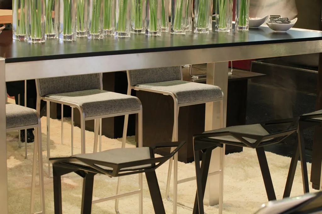 Stool One (Barhocker) mit Sitzpolster grau/schwarz Ansicht 2