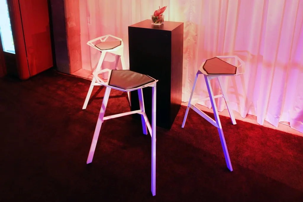 Stool One (Barhocker) mit Sitzpolster grau/schwarz Ansicht 2