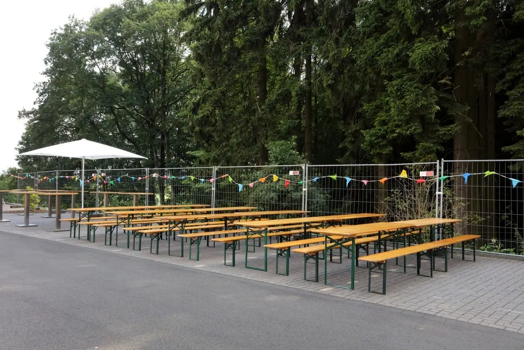 Bierzeltgarnitur mit Tisch Ansicht 2