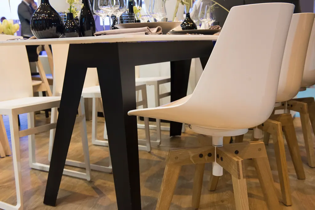 Dinnertisch Kranich mit Tischplatte Ansicht 3