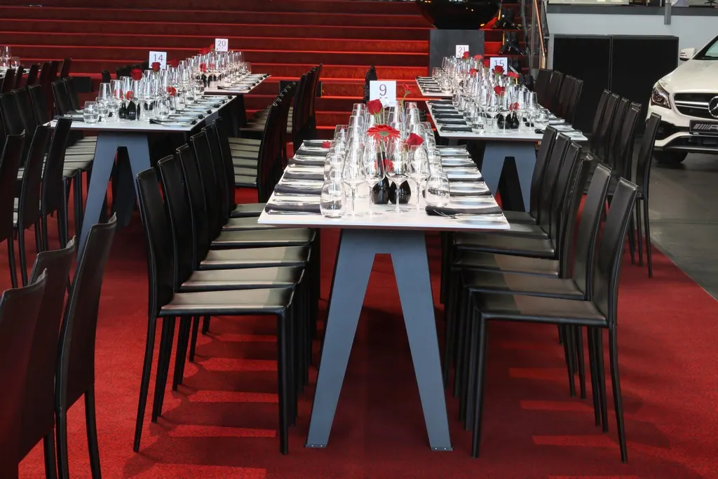 Dinnertisch Kranich mit Tischplatte Ansicht 4