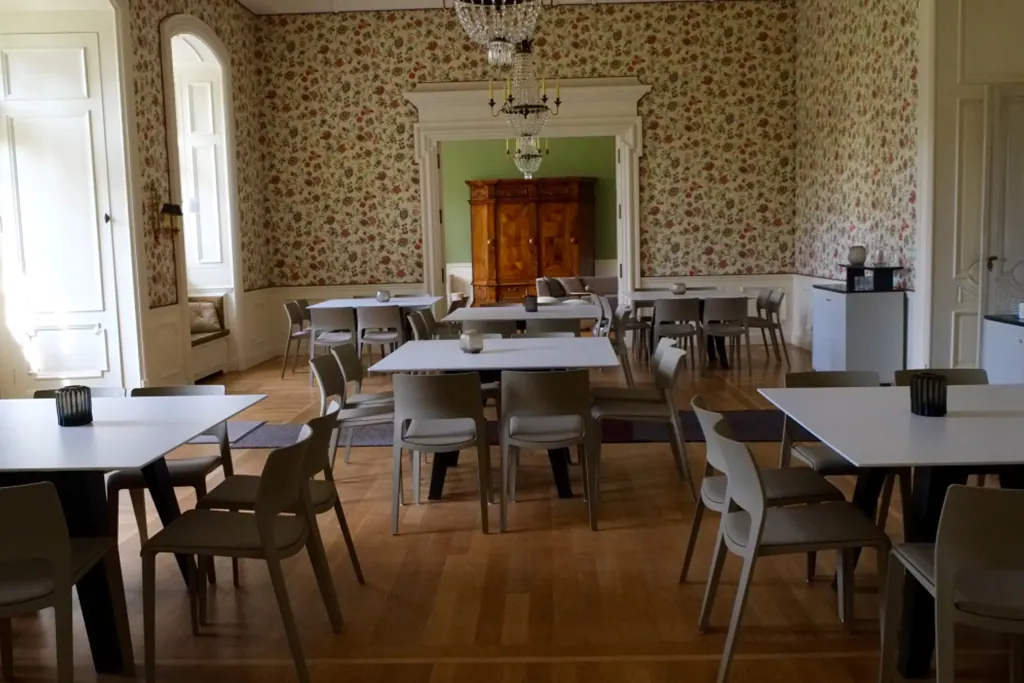 Dinnertisch Kranich mit Tischplatte Ansicht 4