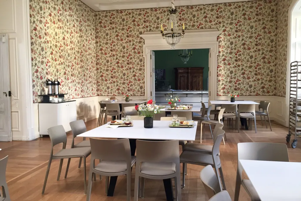 Dinnertisch Kranich mit Tischplatte Ansicht 5