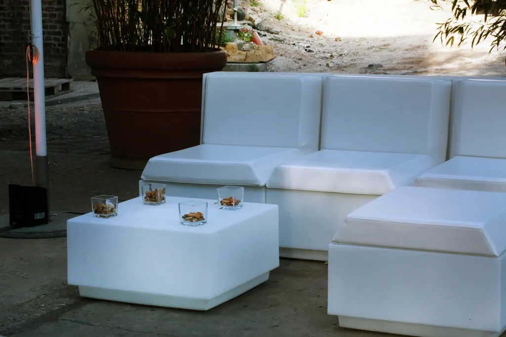 Table Big Cut mit LED-Lichteinheit Ansicht 2