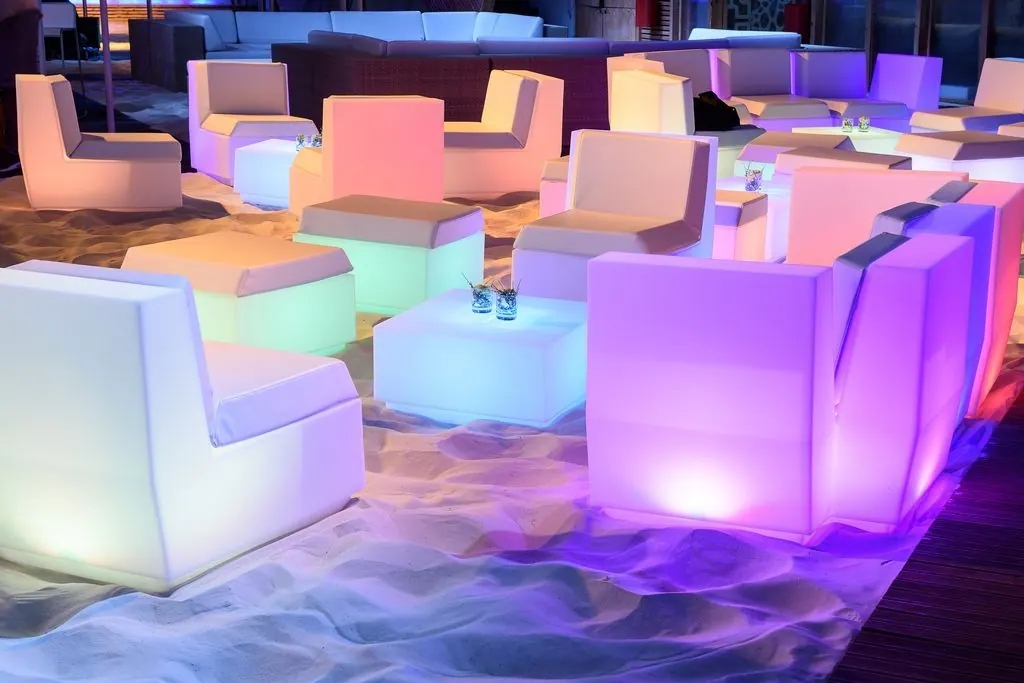 Table Big Cut mit LED-Lichteinheit Ansicht 5