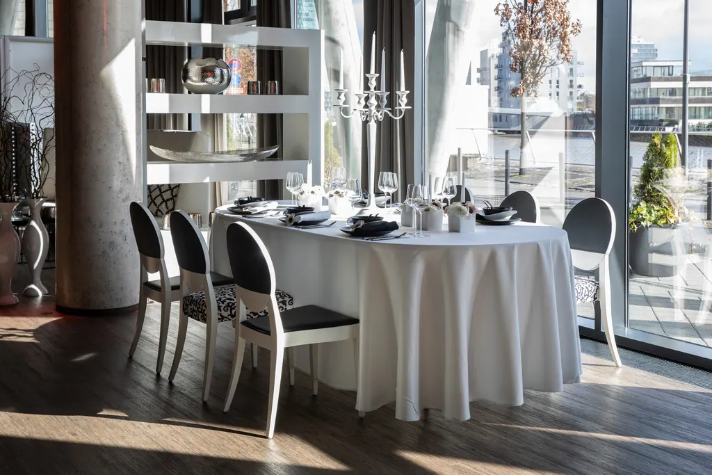 Tisch oval Ansicht 3