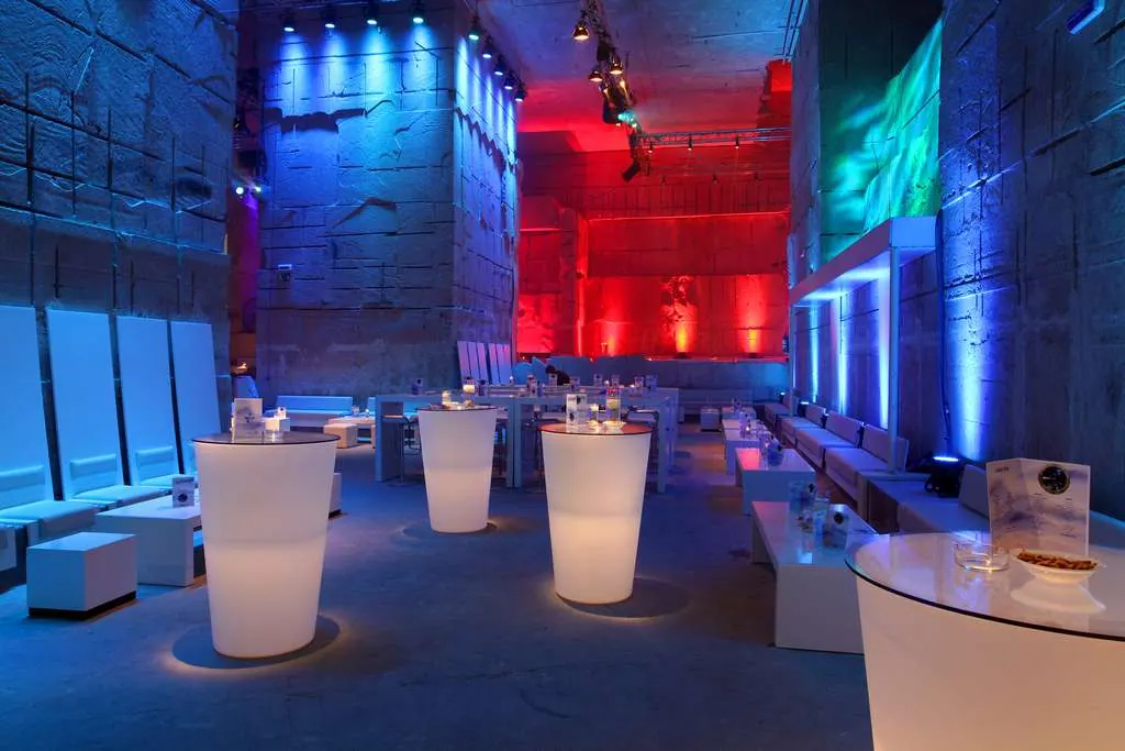 LED-Vase Stehtisch mit Platte acryl klar Ansicht 2