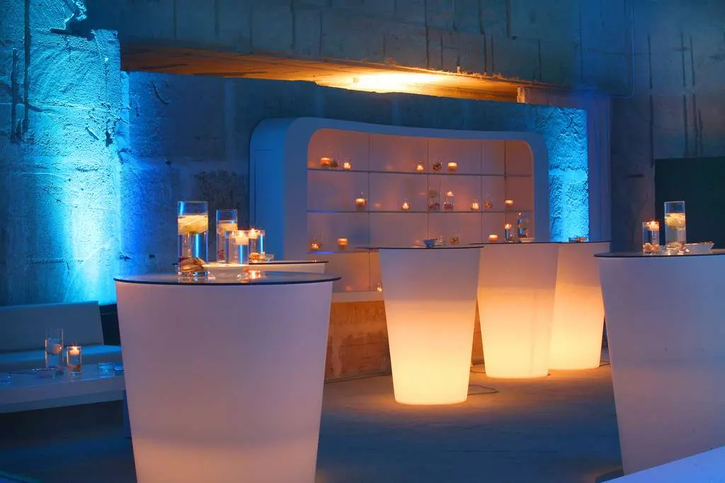 LED-Vase Stehtisch mit Platte acryl klar Ansicht 3