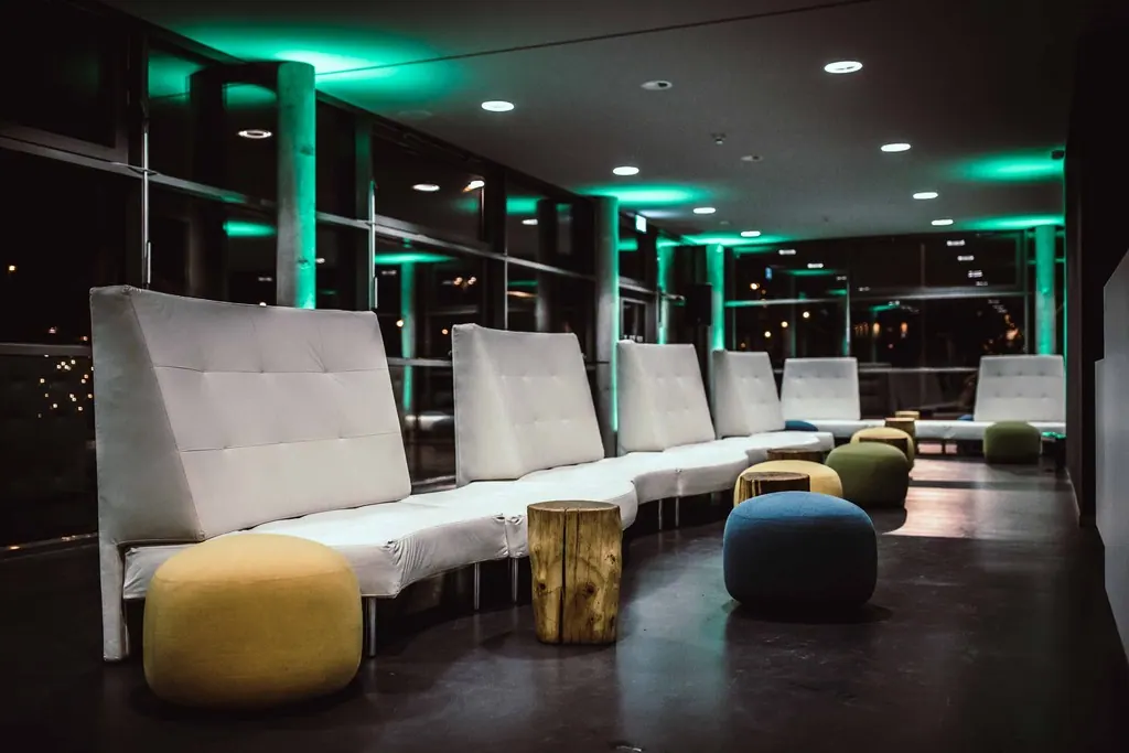 Endless curved Seat high Back Curve large Yachtleder Ansicht 5
