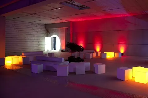 Loungetisch CUBE LED Ansicht 2