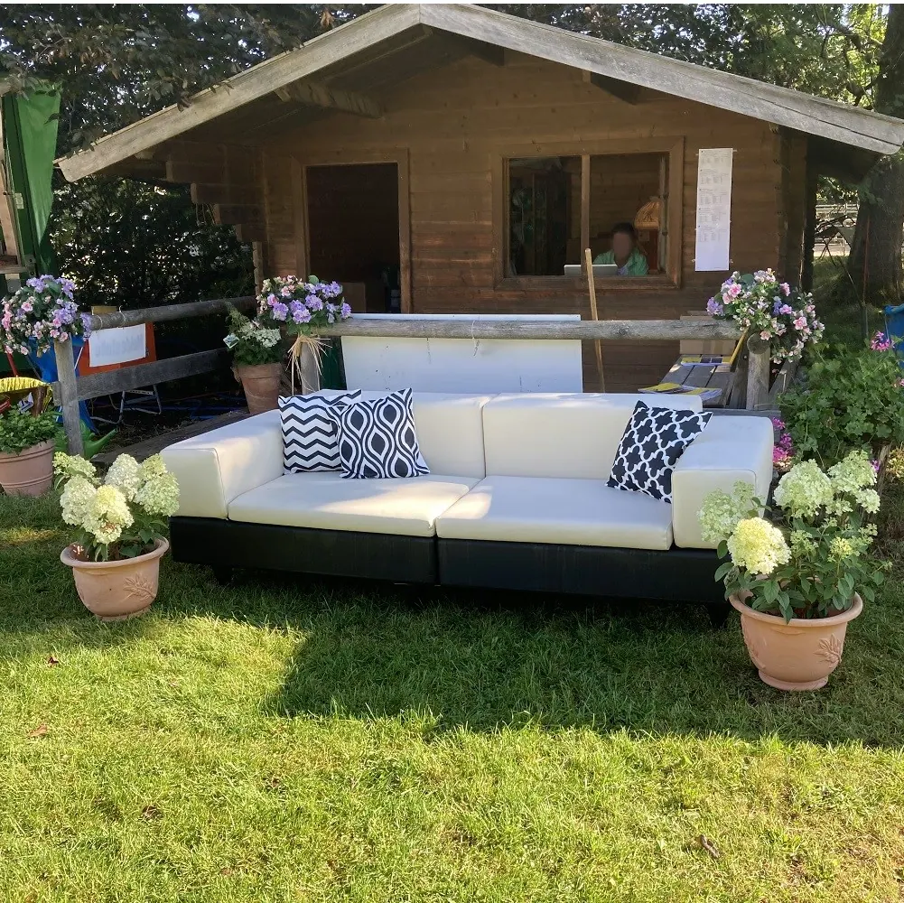 Sofa- Kissen mit geometrischen, gestreiften Mustern Ansicht 2