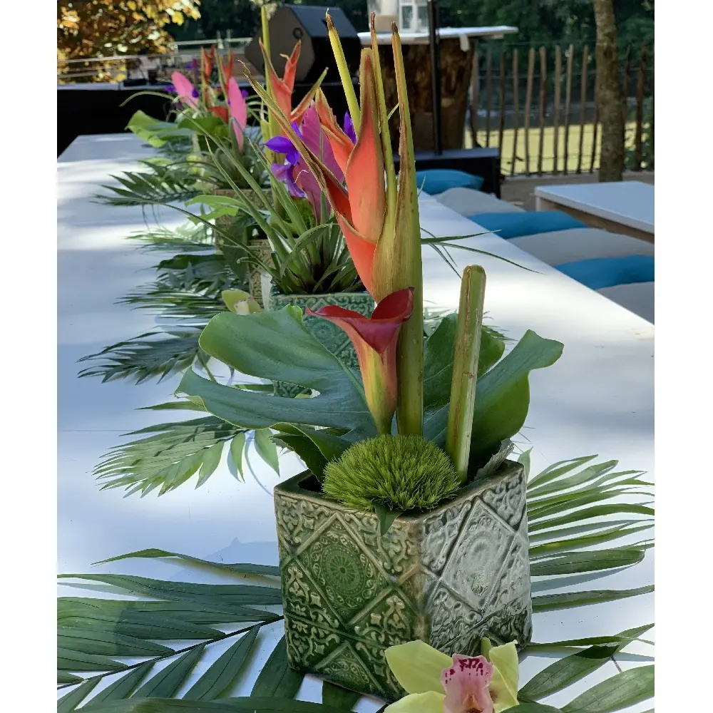 Frische Blumendekoration – Esstisch – grüne Vase Ansicht 2