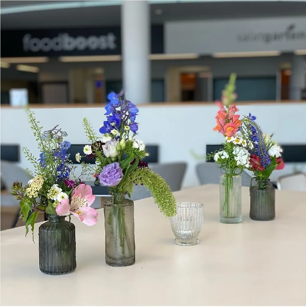 Frische Blumendekoration – Esstisch – Frühling Ansicht 2